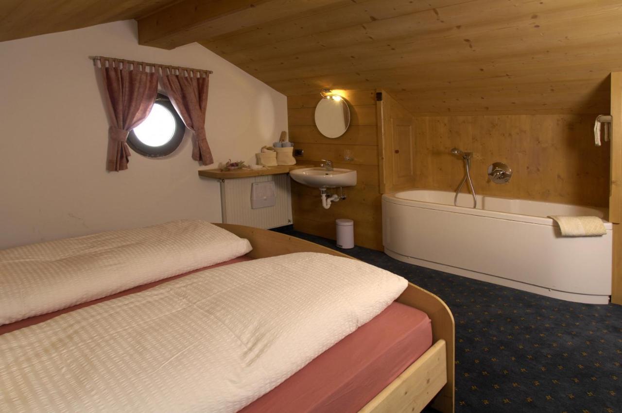 Agriturismo Apartments Tuene 오르띠세이 외부 사진