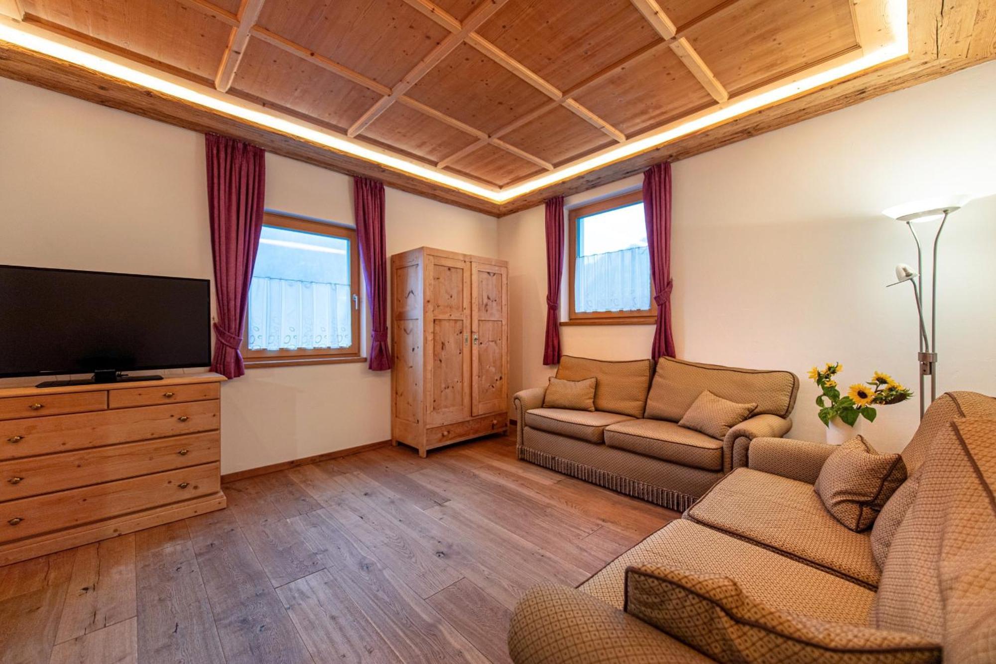 Agriturismo Apartments Tuene 오르띠세이 외부 사진